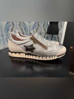 A.S.98 Metallic Silver and Black Star Zip-Front Women's Sneaker 40
